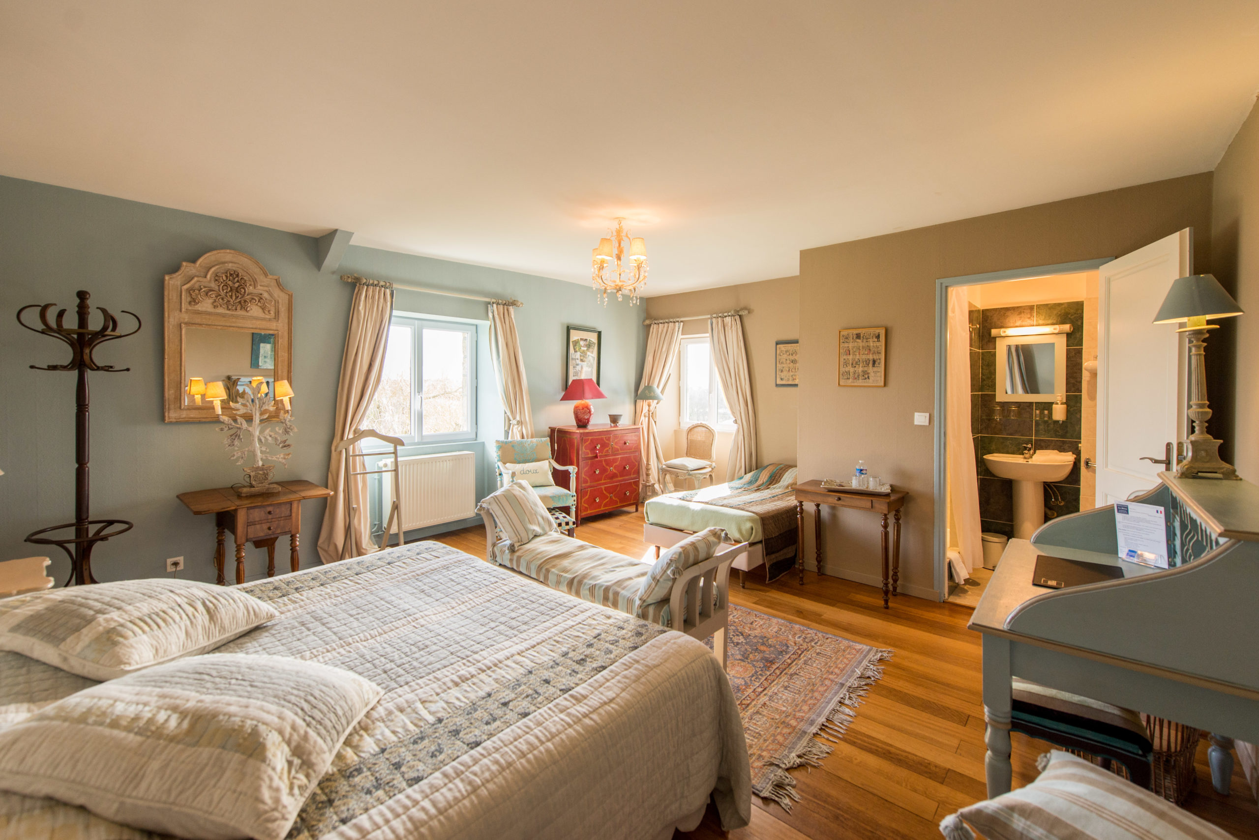 manor house B&B La Barbinais beb breakfast saint malo poplar king size bed bathroom