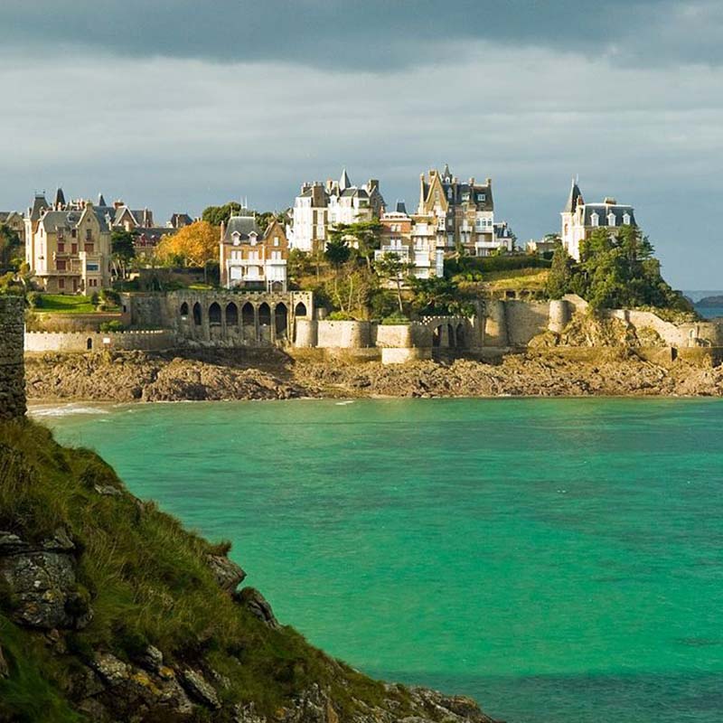 Dinard Pointe de la Malouine Rance resort in beira-mar Belle Epoque villas