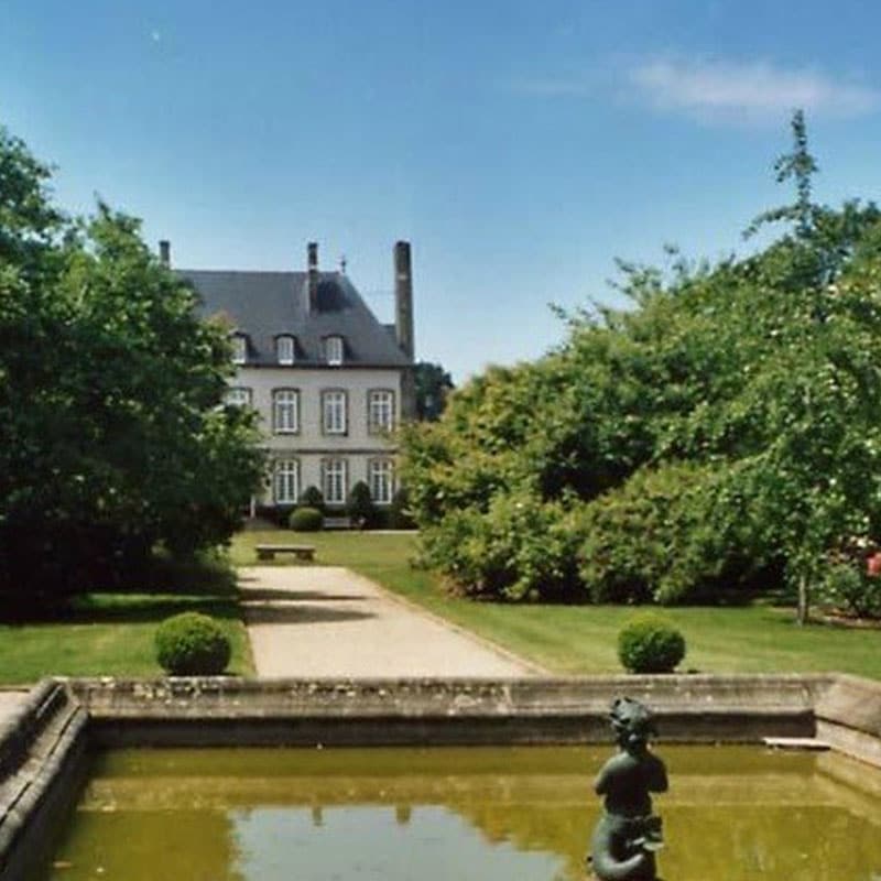 Facciata di Saint malo città anello di facciata casa dei ricchi armatori malouins giardino francese Compagnie Indes Orientales